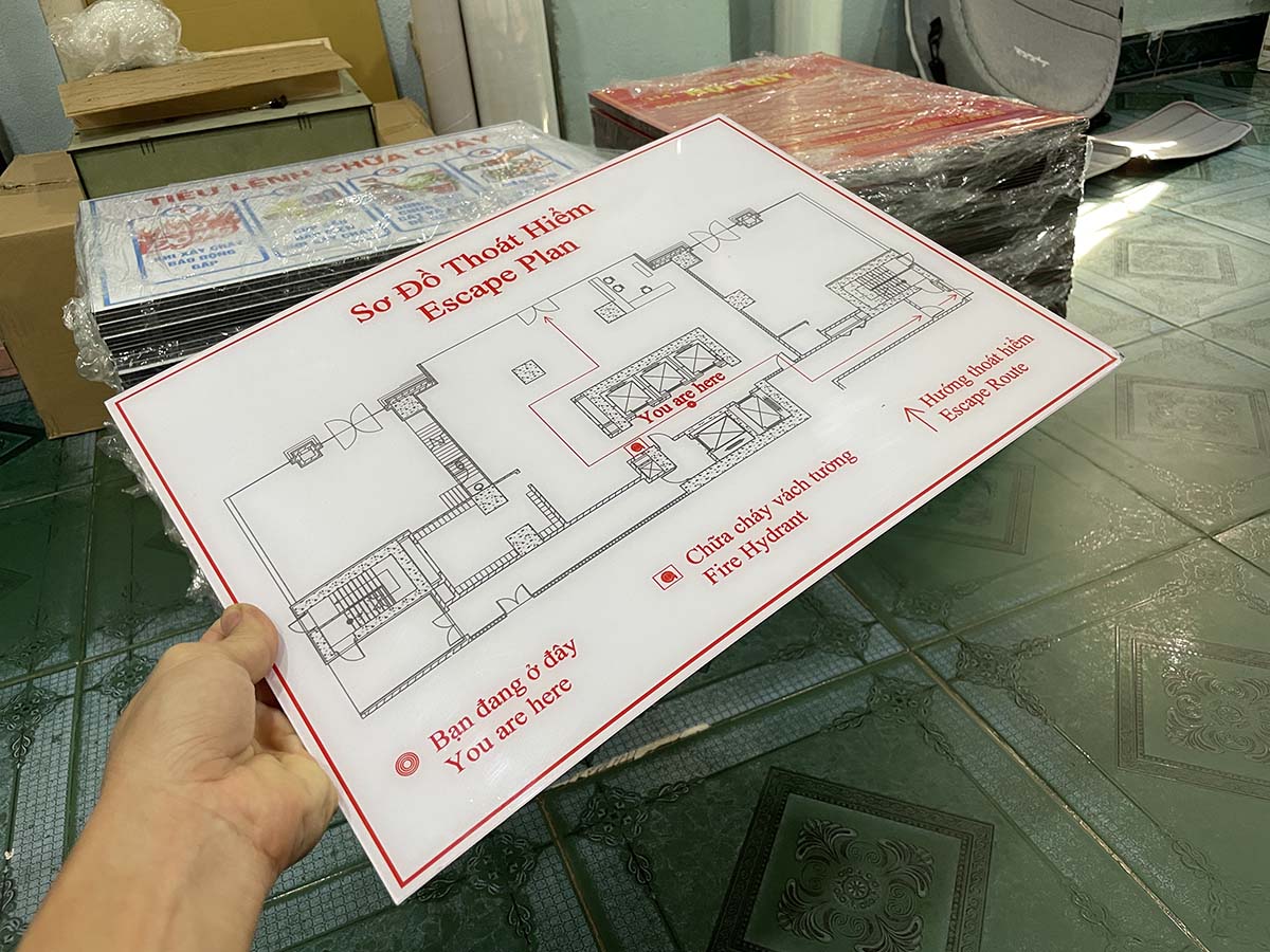 bảng sơ đồ thoát hiểm bằng mica dán decal giá rẻ